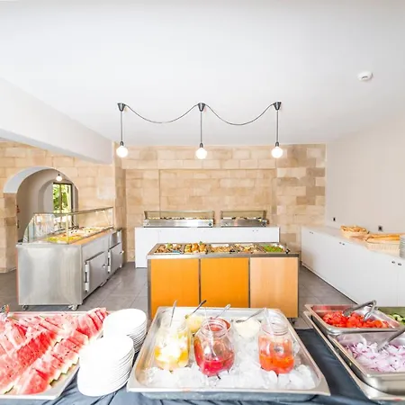 Evita 3* פליראקי